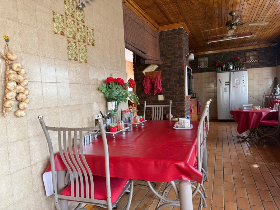 5 Bedroom Property for Sale in Mohadin North West